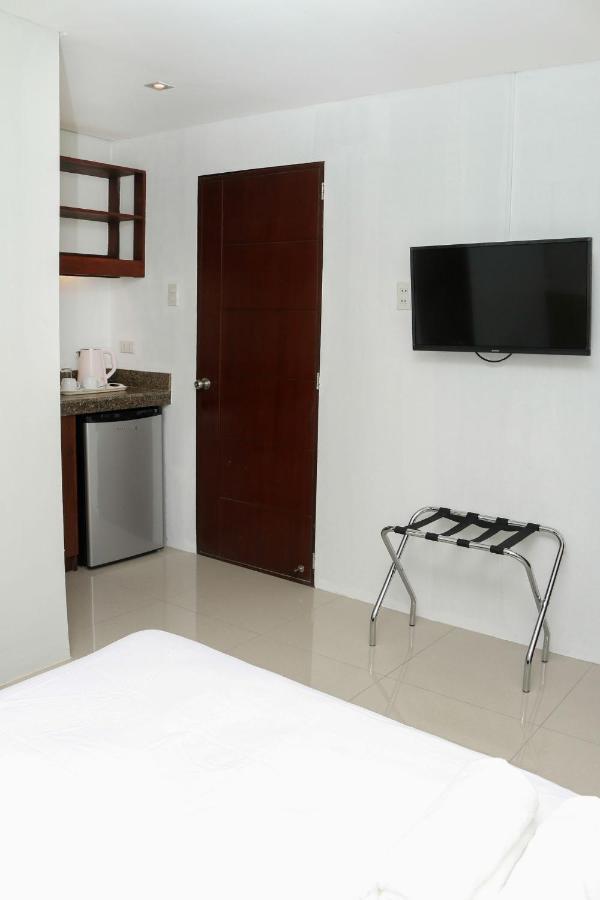 The Chipper Hotel Quezon City Bagian luar foto