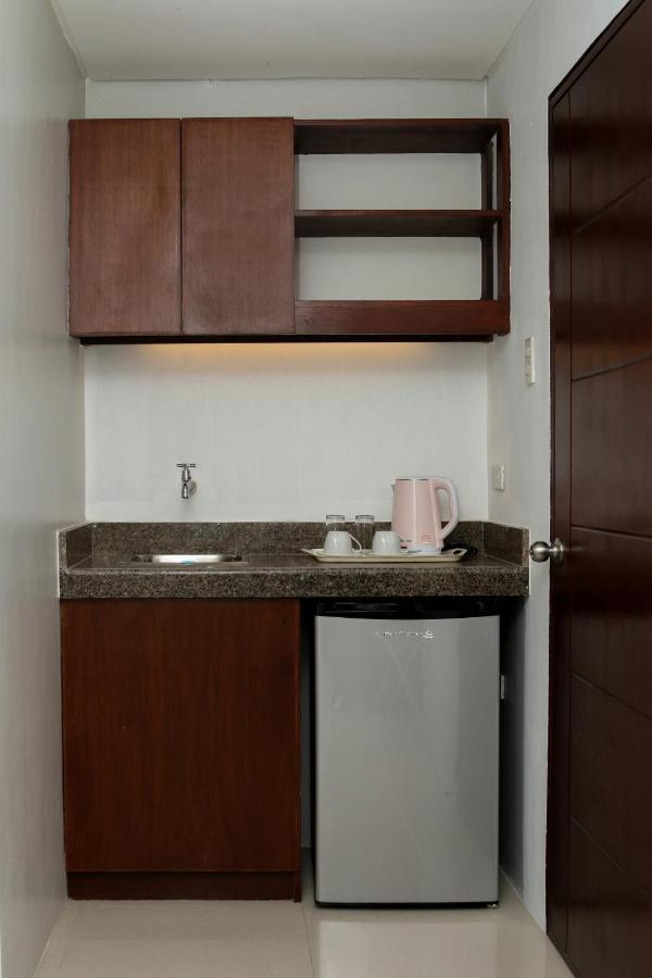 The Chipper Hotel Quezon City Bagian luar foto